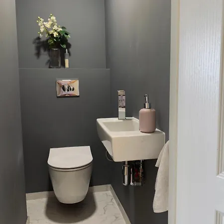 You'll Large Apartment! Free Parking! * Tallin