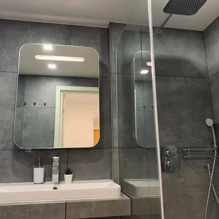 You'll Large Apartment! Free Parking! Apartment *